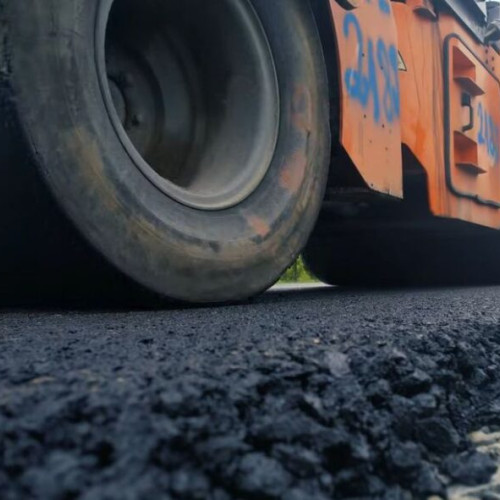 Modernizarea străzilor din Sigmir continuă cu asfaltarea străzii Cascadei