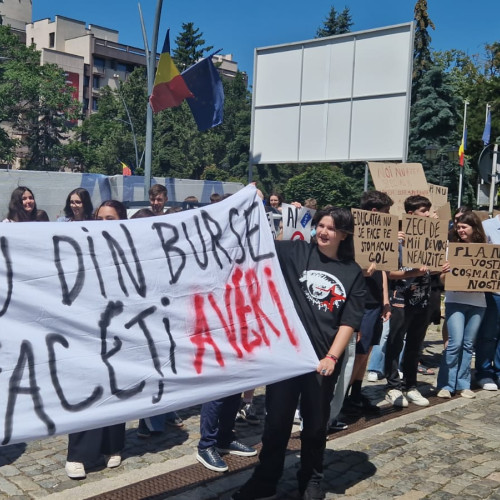 elevii din botoșani protestează împotriva reducerii burselor școlare