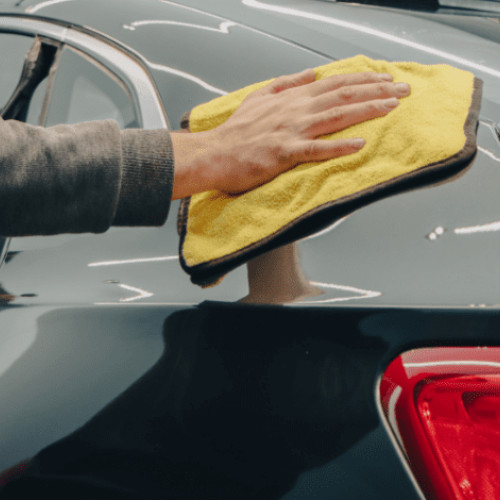 Rolul esențial al lacului auto în protejarea caroseriei mașinii