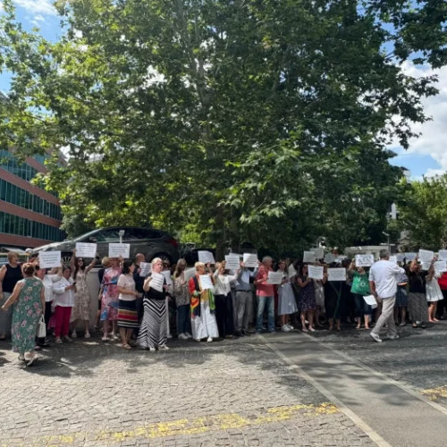 Zeci de angajați ai ministerelor și agențiilor guvernamentale protestează împotriva măsurilor de reduceri bugetare