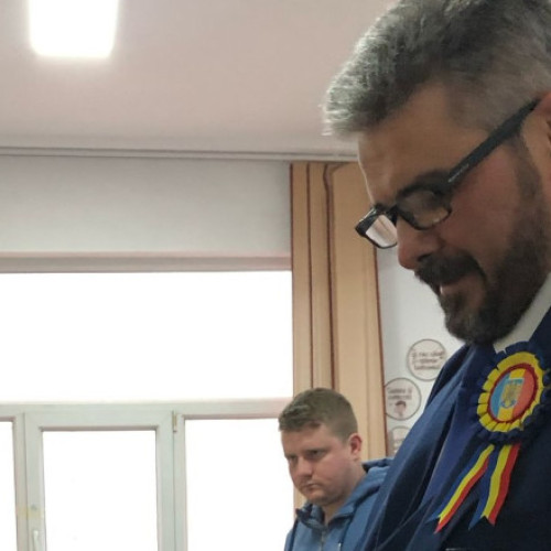 Parlamentarii români au votat eliminarea diurnelor de cazare pentru cei care au locuințe în București sau Ilfov, în ultima ședință de plen a sesiunii legislative, relatează digi24.ro. Deși decizia a trecut fără dificultăți, au existat și opinii vehemente și declarații scandaloase în timpul dezbaterilor.