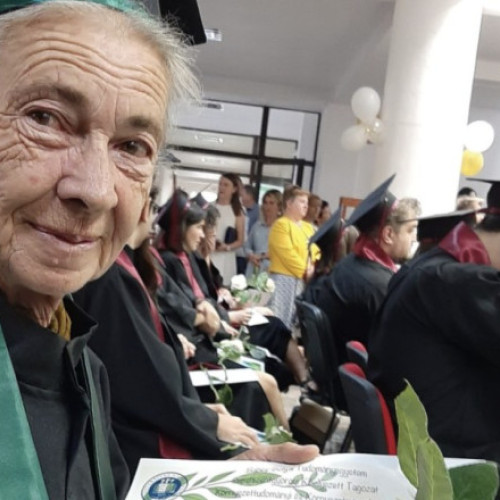 Maria Movila, o femeie din Sfântu Gheorghe, a absolvit la 73 de ani specializarea Ingineria Mediului la universitatea locală a Universității Babeș-Bolyai și se pregătește acum să susțină lucrarea de licență despre relația dintre oameni și urși. Potrivit digi24.ro, ea a ales să revină la studii în 2022, motivată de dorința de a ajuta la protejarea mediului și de a înființa o asociație de profil, pentru care avea nevoie de o diplomă.