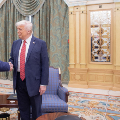 Trump semnează ordinul de eliminare a sancțiunilor împotriva Siriei