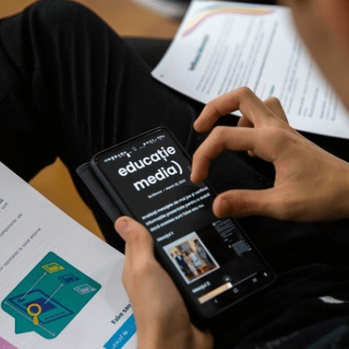 peste 50.000 de elevi din țară, inclusiv din judetul Buzău, participă la cursuri de educație media în anul școlar 2024-2025