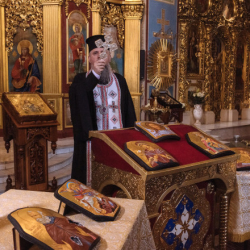 Cele mai importante zile religioase din luna iulie în calendarul bisericesc ortodox sunt dedicate rugăciunii și cinstirii sfintilor, fiind un prilej pentru credincioși de reflecție și participare la slujbe. Pe 20 iulie, ortodxșii sărbătoresc ziua Sfantului Proroc Ilie Tesviteanul, marcata cu o cruce roșie în calendar, fiind singura zi importantă din acea perioadă.