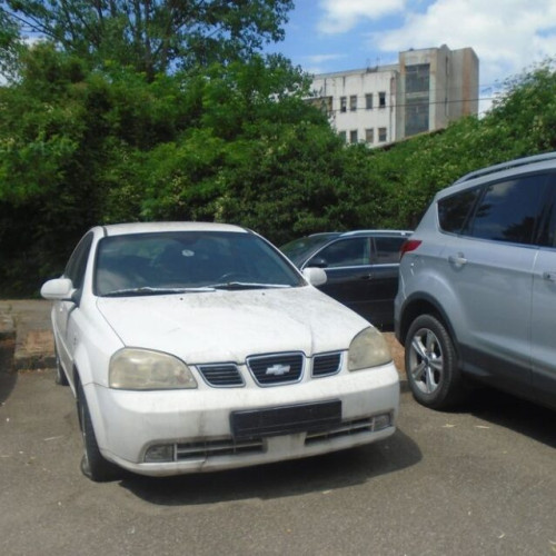 trafic și curățenie în oraș: poliția locală acționează pentru combaterea mașinilor abandonate