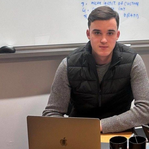 Tânăr ucrainean cu identitate falsă, suspectat de atac incendiar asupra casei premierului britanic, are legături cu rețea de falsificare de documente în România