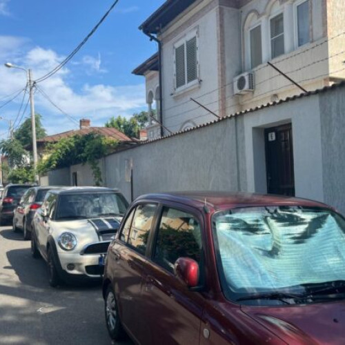 Consiliul Local Sector 1 a aprobat noi măsuri pentru modernizarea sistemului de parcare, aliniindu-se la tendințele generale ale Capitalei. Potrivit newsbucuresti.ro, aceste schimbări pun accent pe digitalizare și o gestionare echitabilă a locurilor, tratând domeniul public ca o resursă comună care trebuie administrată transparent.