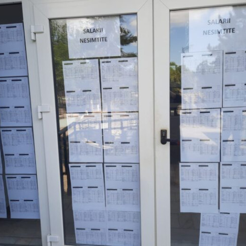 Protest al angajaților din sistemul judiciar și ANAF în fața instituțiilor