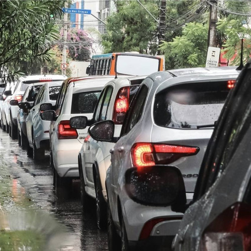 Regulamentul auto Romain recomandă șoferilor să verifice rapid platformele de informare ale producătorilor auto sau să se prezinte în rețeaua autorizată de service-uri. Potrivit RAR, în prezent, sunt în derulare mai multe campanii de rechemare pentru mașini fabricate între 1998 și 2019, de mărci precum Audi, BMW, Cadillac, Chevrolet, Chrysler, Citroen, Cupra, Dodge, DS, Ferrari, Ford, Honda, Jeep, Land Rover, Lexus, Mazda, Mercedes, Mitsubishi, Nissan, Opel, Seat, Skoda, Subaru, Suzuki, Toyota și Volkswagen. Conform sursei damboviteanul.com, RAR subliniază că, din cauza problemelor tehnice grave, aceste notificări trebuie tratate cu rapiditate, deoarece pot afecta siguranța automobilelor atât activă, cât și pasivă.