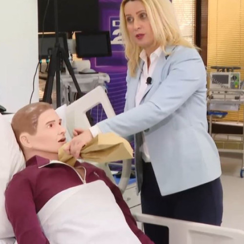 Campania „Fii salvator” de la Digi24, un proiect unic în România, atrage atenția asupra lipsei de cunoștințe în acordarea primului ajutor, o problemă importantă a societății. Dr. Beatrice Mahler, medic primar pneumolog, explică cum trebuie să intervenim în cazul unui atac de panică.