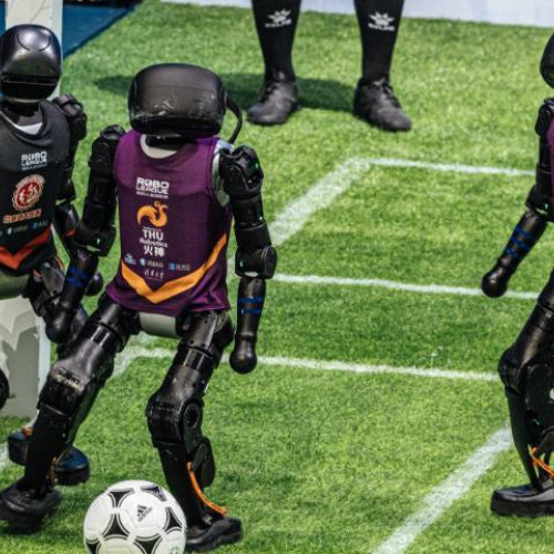 robotii umanoizi au disputat un meci de fotbal în Beijing