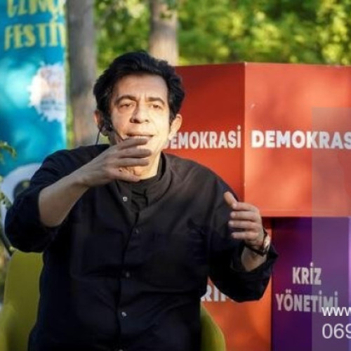 Peste 120 de oficiali ai primăriei din Izmir, un important oraș opozant din Turcia, au fost arestați marți sub acuzația de corupție. Potrivit agenției Anadolu, au fost emise în total 157 de mandate de arestare în acest caz.