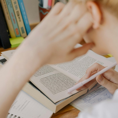 Tânăra contestă nota la bacalaureat în instanță, după ce contestatia a dus la scaderea notei