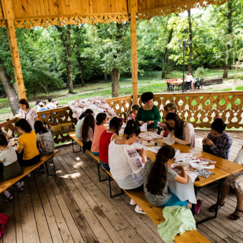 Tabără de creație la Muzeul Satului din Pădurea Gârboavele revine în acest an