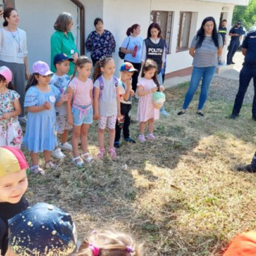 Polițiștii din Dorohoi au organizat o zi specială pentru cei mici în prima zi de iulie