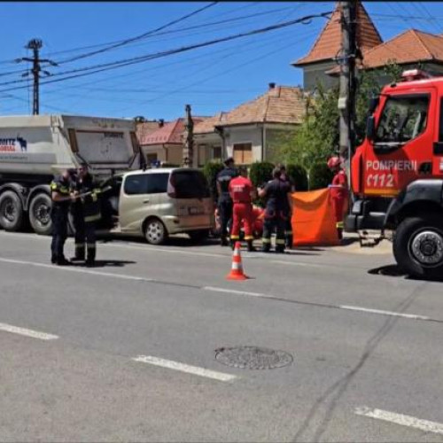 impact devastator în Cluj: un bărbat rămâne încarcerat în urma unui accident