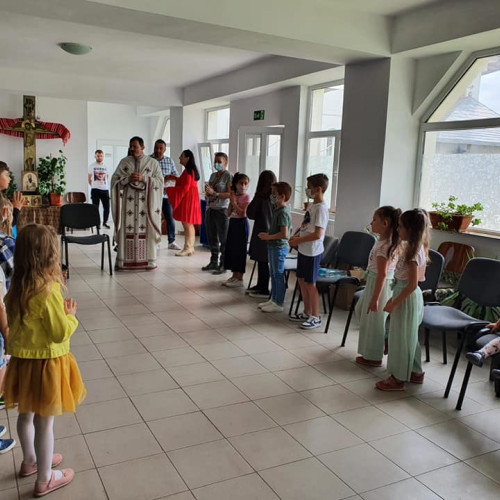 proiectul „un copil la mare” aduce în fiecare vară zeci de copii din medii defavorizate la mare