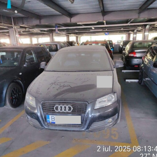 Poliția din București a identificat aproape 60 de mașini abandonate în parcarea Cora Pantelimon