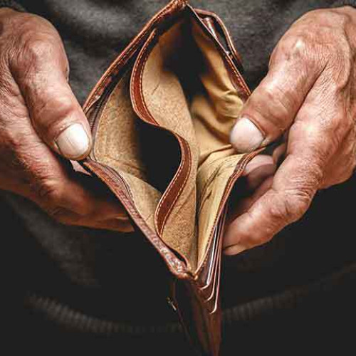 Situatia economica a Romaniei, perceputa de romani, se deterioreaza in continuare, conform unui sondaj realizat de INSCOP. Potrivit acestuia, aproape trei sferturi dintre romani considera ca situatia economica a tarii s-a inrautatit in ultimul an, in timp ce doar 5% cred ca s-a imbunatatit.