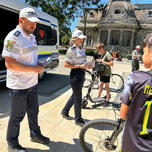 campanie de informare despre siguranța rutieră pentru tinerii cicliști și utilizatori de trotinete în Botoșani