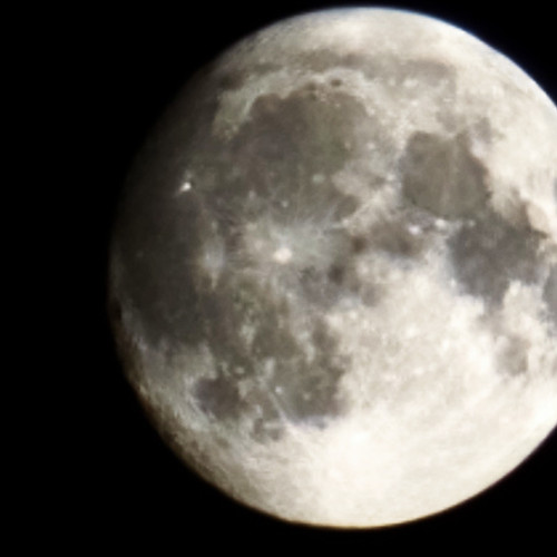 Luna plină din iulie va putea fi observată cu ușurință cu ochiul liber, în direcția sud-est, imediat după apusul soarelui. Pentru o priveliște mai clară și mai detaliată, specialiștii în astronomie recomandă utilizarea unui telescop sau a binoclului. Potrivit site-ului ziarulamprenta.ro, denumirile tradiționale ale lunilor pline au fost transmise din generație în generație și reflectă evenimente naturale importante din acea perioadă.