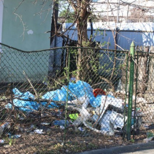 Număr mare de proprietari din Botoșani au fost amendați pentru neîntreținerea spațiilor exterioare
