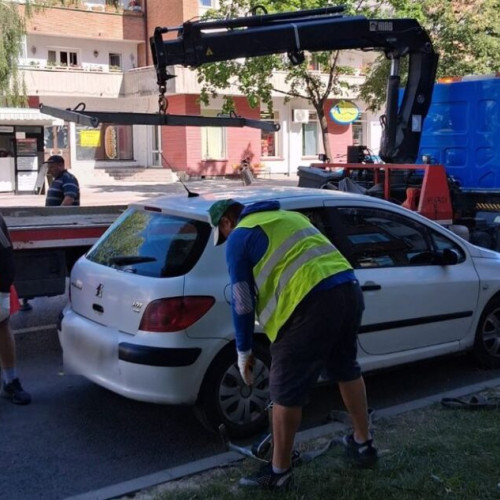 8 amenzi și confiscări pentru oprire ilegală pe banda autobuzelor în zona Piața Centrală