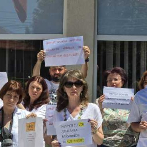 Proteste în mai multe instituții publice din țară din cauza tăierilor de sporuri și condițiilor de muncă