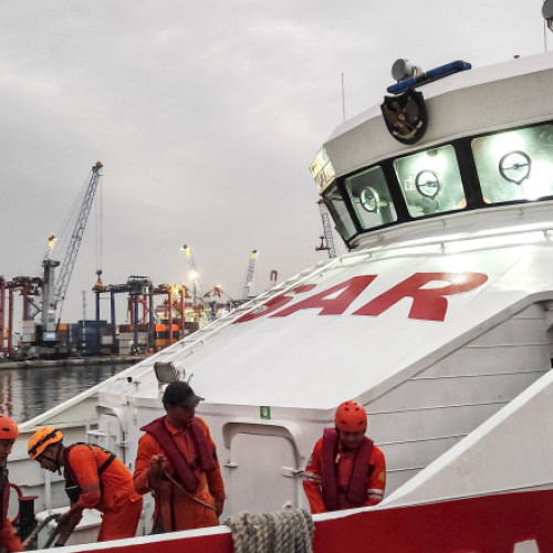 Patru persoane au murit în urma scufundării unui feribot în apropiere de Bali