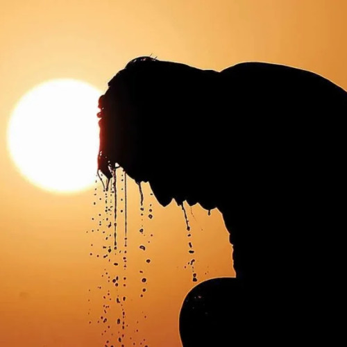 În următoarele zile, temperaturile din județul Iași vor depăși 30 de grade Celsius, informează meteorologii. Medicii trag un semnal de alarmă și avertizează asupra efectelor negative ale disconfortului termic, mai ales pentru persoanele în vârstă, copii și cei cu afecțiuni cronice. Este esențial să se acorde o atenție deosebită hidratării și evitării expunerii prelungite la soare, spun specialiștii.