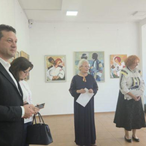 Vernisajul expoziției „Suprapuneri estetice - cămașa românească” la galeria „Ștefan Luchian”
