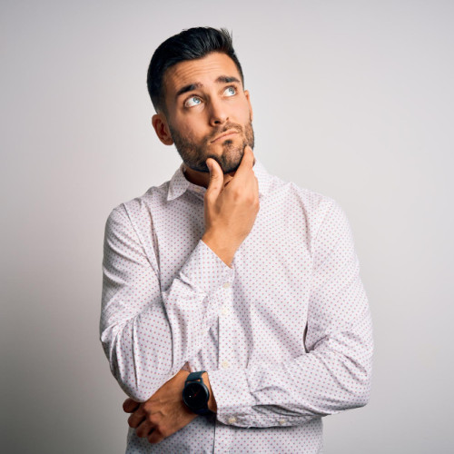 In alegerea unei agentii de pariuri, detinerea licentei de la Oficiul National pentru Jocuri de Noroc (ONJN) reprezinta unul dintre cele mai importante criterii, considera specialistii. Desi nu toti pariorii cunosc ce inseamna o astfel de licenta, ea garanteaza legalitatea si siguranta serviciilor oferite.