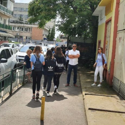 Rezultatele repartizării computerizate pentru admiterea în liceu în anul școlar 2024-2025 au fost publicate, iar județul Buzău se poate mândri cu rezultate notabile. Potrivit sursei opinibuzau.ro, cel mai mare punctaj de admitere, 10.00, a fost obținut de un elev de la Școala Gimnazială Nr. 11 din municipiul Buzău, care ocupă primul loc în județ.