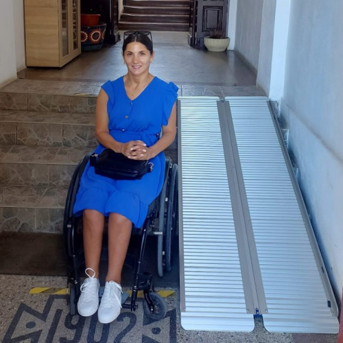 mănăstirea din sighetu maramției beneficiază de o rampă mobilă pentru accesibilitate