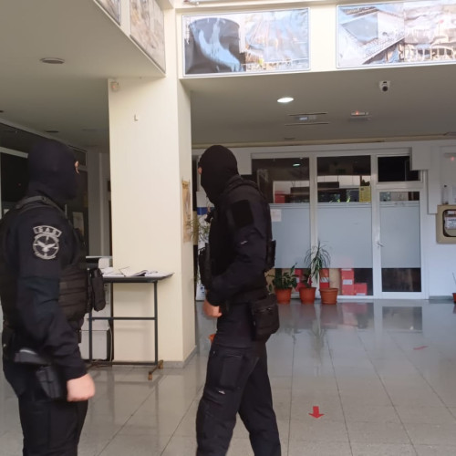 Percheziții la sediul Nova Apaserv SA din Botoșani în contextul unei anchete privind angajările frauduloase