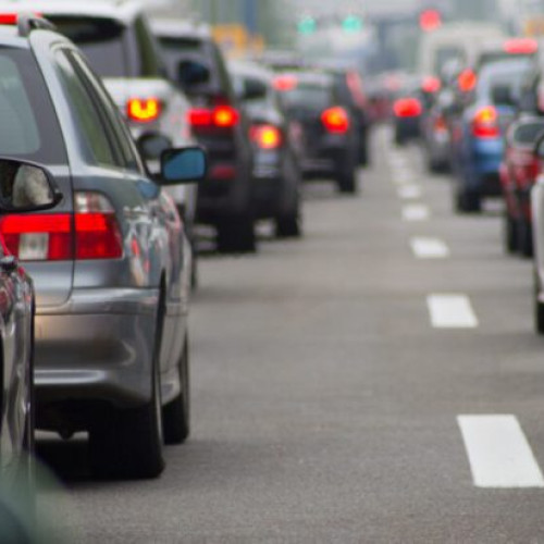 Guvernul pregătește majorări semnificative ale taxei de drum pentru șoferii din România