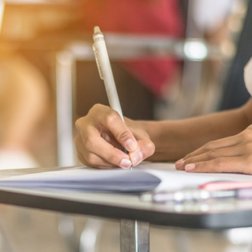 ministrul educației anunță schimbări în sistemul de burse pentru elevi și studenți