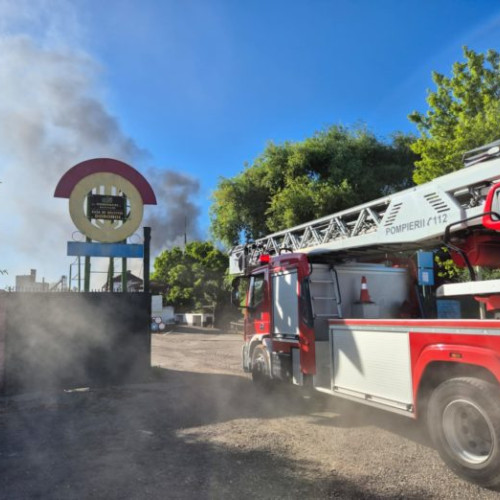 Incendiu la depozitul de cereale din Dorohoi, lichidat rapid de pompieri