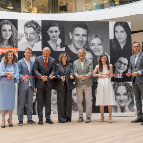 Mobexpert și-a deschis un nou magazin în București, pe bulevardul Theodor Pallady, consolidându-și poziția pe piața de mobilier și decorațiuni din România. Construcția centrului comercial a început în 2024 și are o suprafață de peste 10.000 de metri pătrați. Potrivit lui Dan Sucu, la evenimentul de inaugurare, această zonă a fost comparată cu cele mai mari platforme comerciale din Europa.