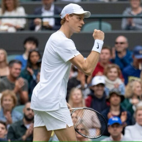 Jannik Sinner avansează în turul al treilea la Wimbledon