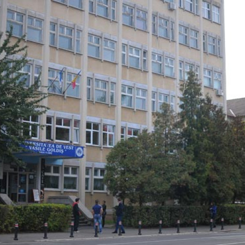 Ceremonie de absolvire la universitatea de vest "Vasile goldis" din arad – extensia baia mare