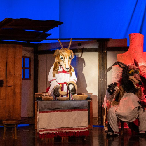 „Capra cu trei iezi”, după Ion Creangă, va fi jucată începând cu ora 10.30