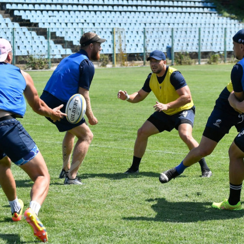 Echipa națională de rugby a României va susține trei meciuri de pregătire în America de Sud, în cadrul unui turneu oficial. Potrivit site-ului viata-libera.ro, naționala va începe turneul sâmbătă, 5 iulie, cu partida împotriva selecționatei statului Chile, având în frunte capitanul Cristi Boboc. Ulterior, &quot;stejarii&quot; vor juca pe 12 iulie în Uruguay și pe 18 iulie în Argentina, împotriva echipei secunde a țării gazdă.