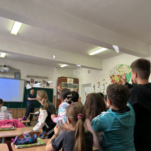 ateliere de știință pentru copiii din medii defavorizate susținute de sphera franchise group