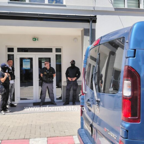 Doi funcționari de la primăria Câmpulung Moldovenesc, arestați în cazul fabricii de acte de identitate false