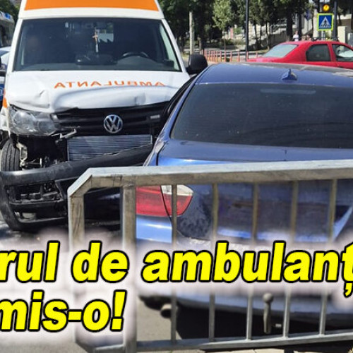 Accident între o ambulanță și un BMW pe bulevardul Unirii