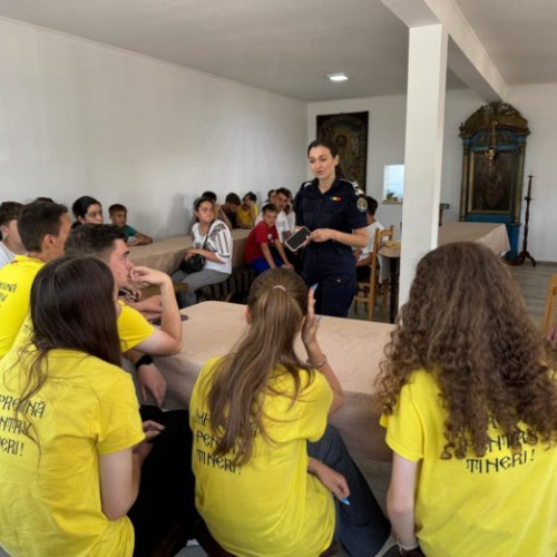 copiii din satele Ungureni și Smardan, din județul Botoșani, au participat la o zi specială de activități educaționale în cadrul unei tabere de vară, organizate de parohiile locale. Potrivit monitorulbt.ro, evenimentul a avut loc pe 2 și 3 iulie 2025 și a inclus sesiuni interactive despre siguranța personală și prevenirea riscurilor. Polițiștii din județ au fost implicați în aceste activități, prezentând informații adaptate vârstei și specificului fiecărei comunități.