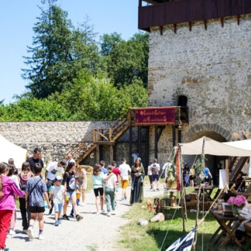 festivalul „cronicile culinare ale transilvaniei” se desfășoară la cetatea Râșnov în weekendul 5-6 iulie