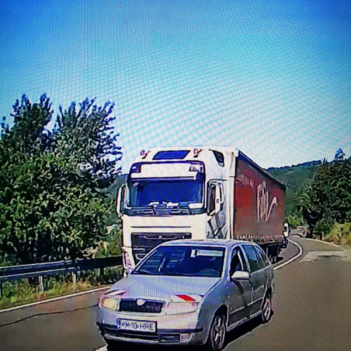 Un șofer imprudent pe drumul județean pune viețile în pericol